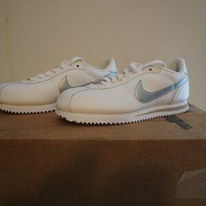 Nike Cortez women's ‘72 Tennis Shoes Size 6.5  White Silver 317266-101